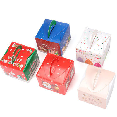 Bolo do Natal que enverniza caixas feitas sob encomenda do empacotamento de alimento com janela