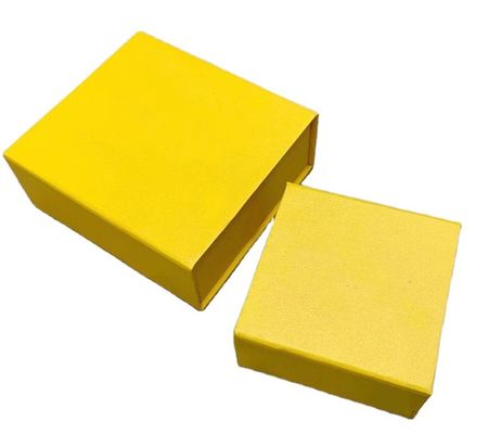 O retângulo corrugado 80gsm deslocou a embalagem de papel do presente encaixota a cor de CMYK