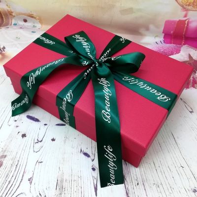O Natal golpeia a embalagem magenta do presente de CMYK encaixota de cartão ondulado