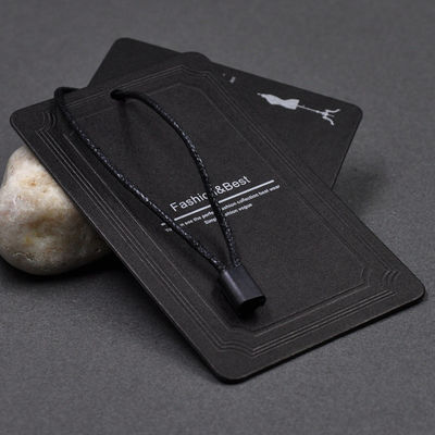 As sapatas 350gsm dos sacos revestiram Hang Tag Black White Print feito sob encomenda de papel