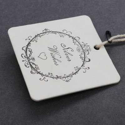 Papel de embalagem Hang Tags With String feito sob encomenda do logotipo 350g de Debossed